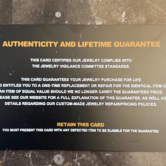 GLD Baguette Chain Link Necklace - Picture 3 of 3